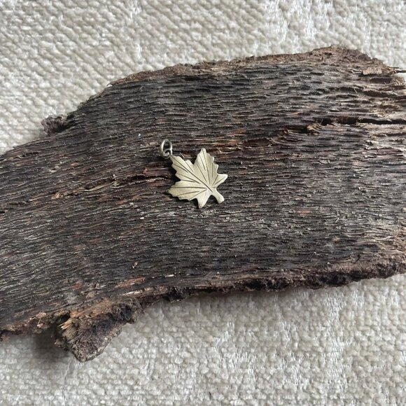 Canadian Sterling Silver Maple Leaf Pendant Charm Canada Souvenir Jewelry Gift - Picture 2 of 6